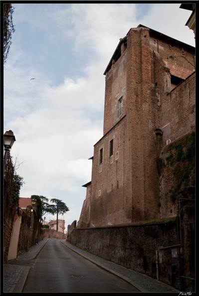 Rome_04_Chiesa_di_SS_Quattro_Coronati_001.jpg