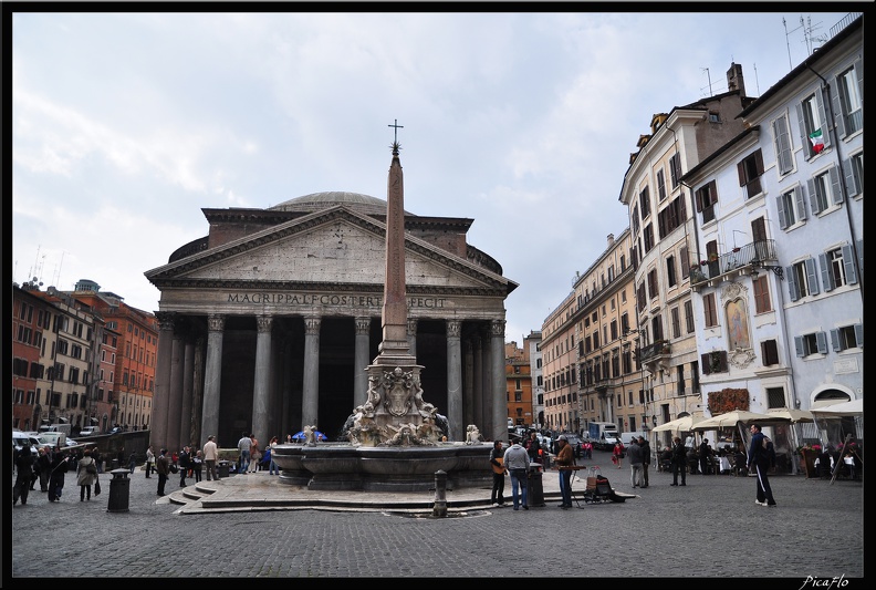 Rome_25_Piazza_della_Rotonda_Pantheon_003.jpg