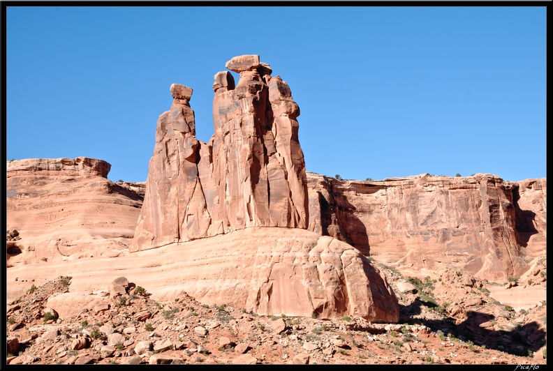 08_1_Arches_National_Park_Balanced_rock_0001.jpg