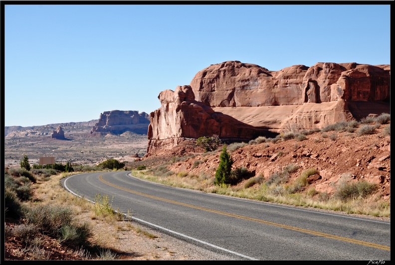 08_1_Arches_National_Park_Balanced_rock_0006.jpg