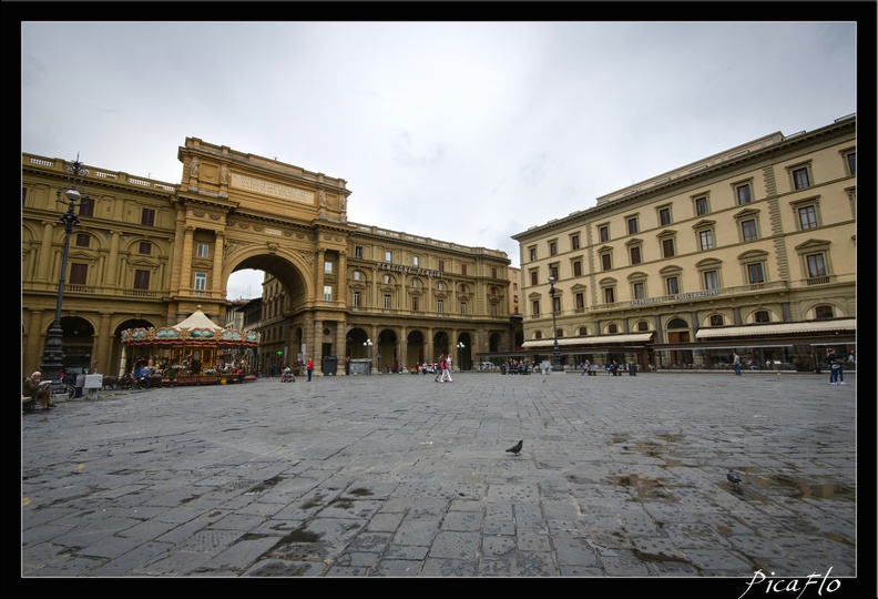 01_Florence_Piazza_Repubblica_02.jpg