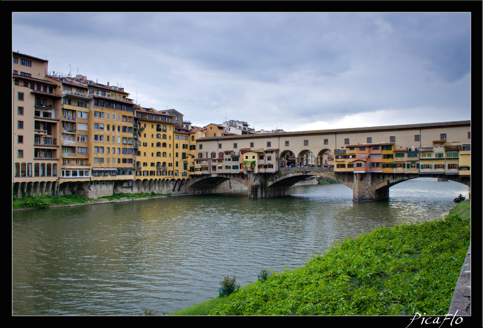 01 Florence Ponte Vecchio Arno 02