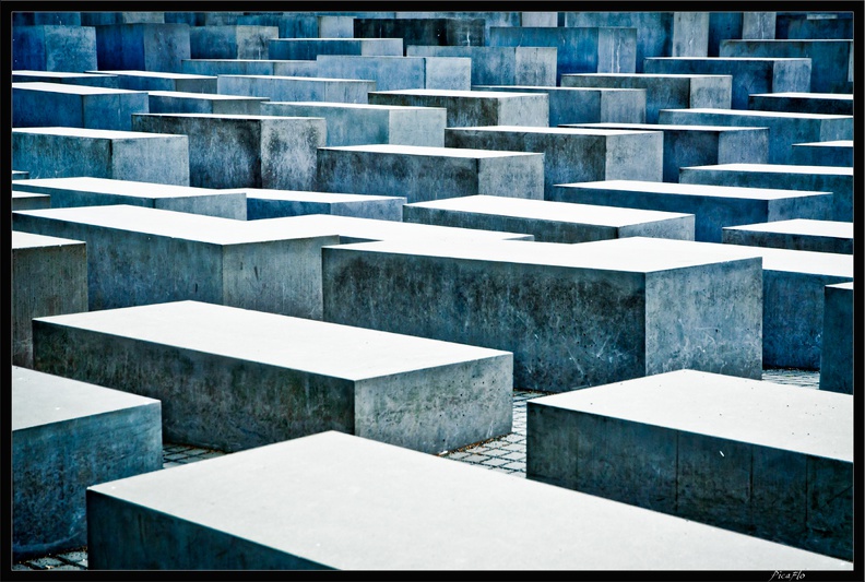 01_Unter_linden_Memorial_holocauste_003.jpg