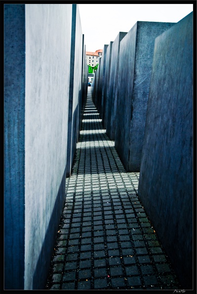 01_Unter_linden_Memorial_holocauste_004.jpg